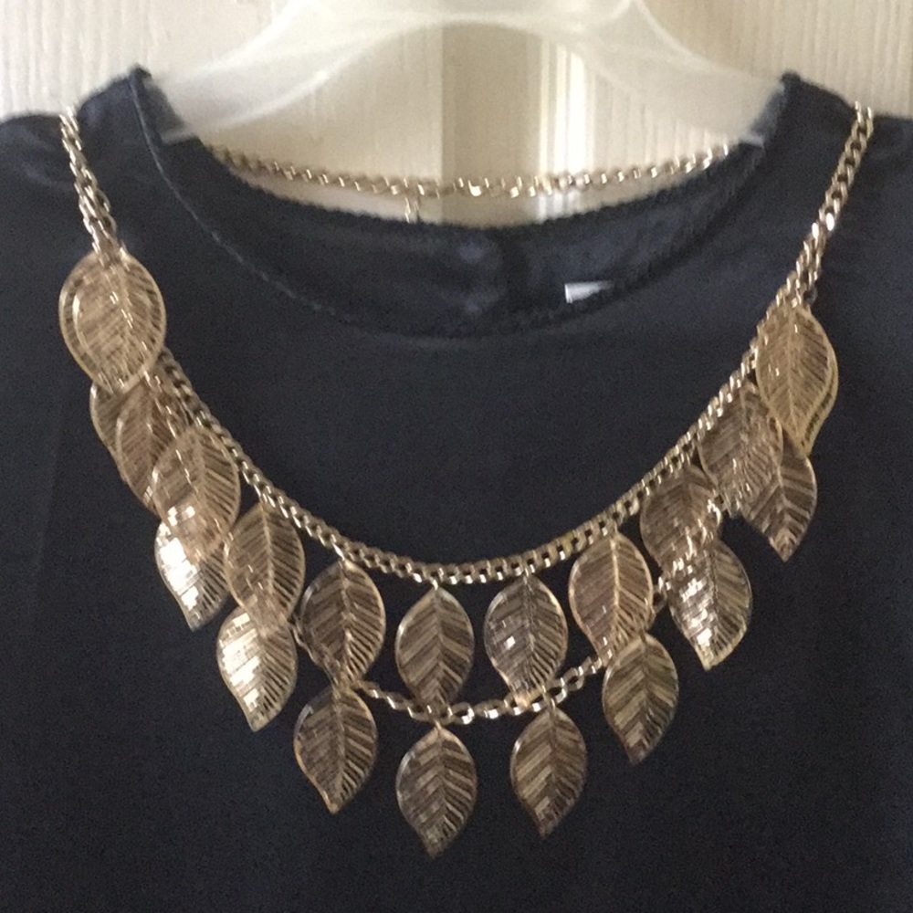 Gold tone leaf necklace